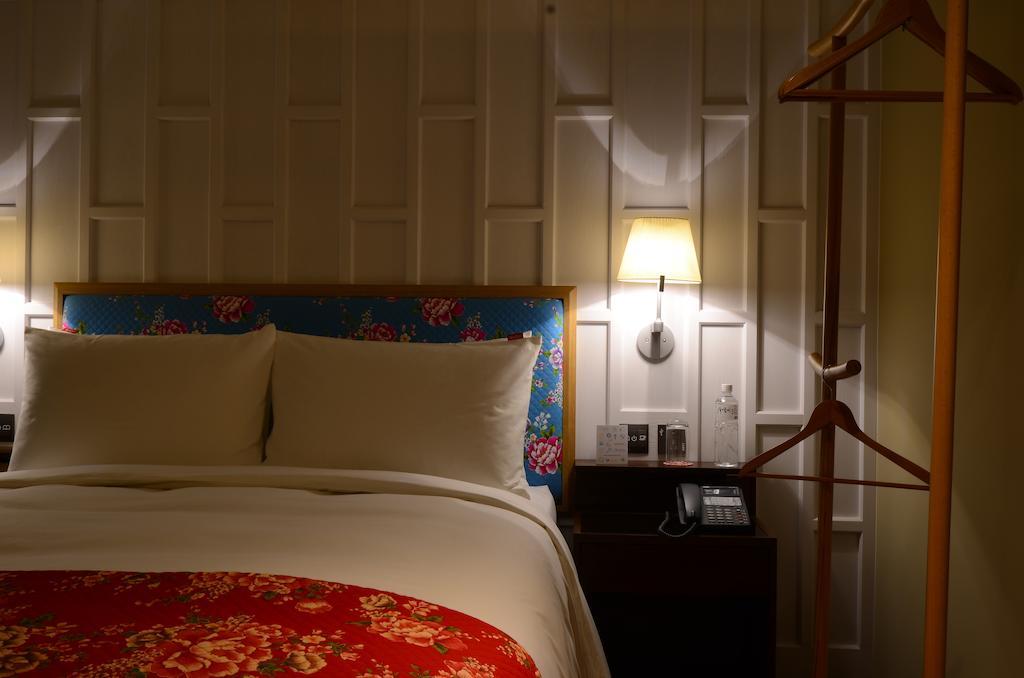 Reddot Hotel Đài Trung Ngoại thất bức ảnh
