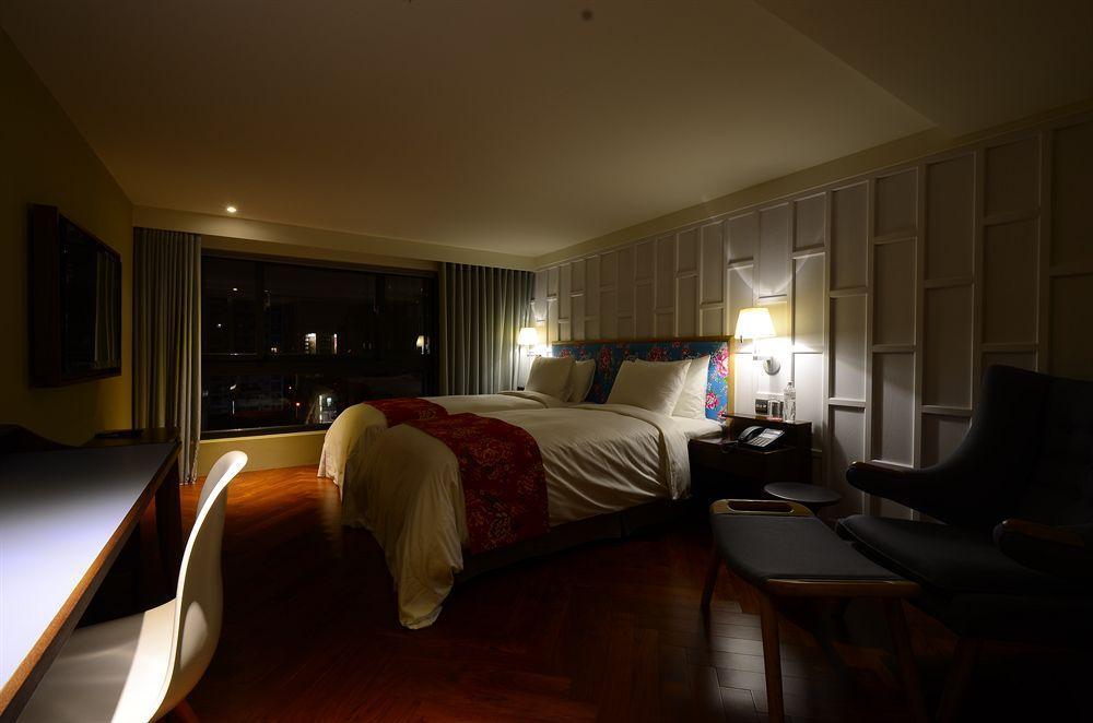 Reddot Hotel Đài Trung Ngoại thất bức ảnh